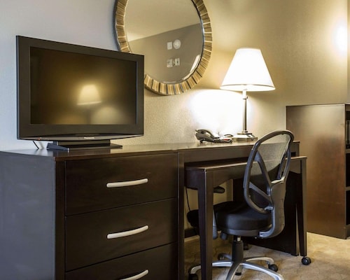 Comfort Suites Huntersville near Lake Norman