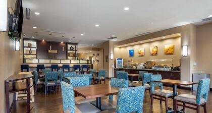 Comfort Suites Huntersville near Lake Norman