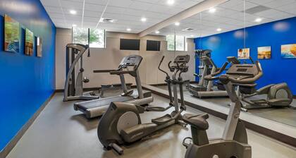 Comfort Suites Huntersville near Lake Norman