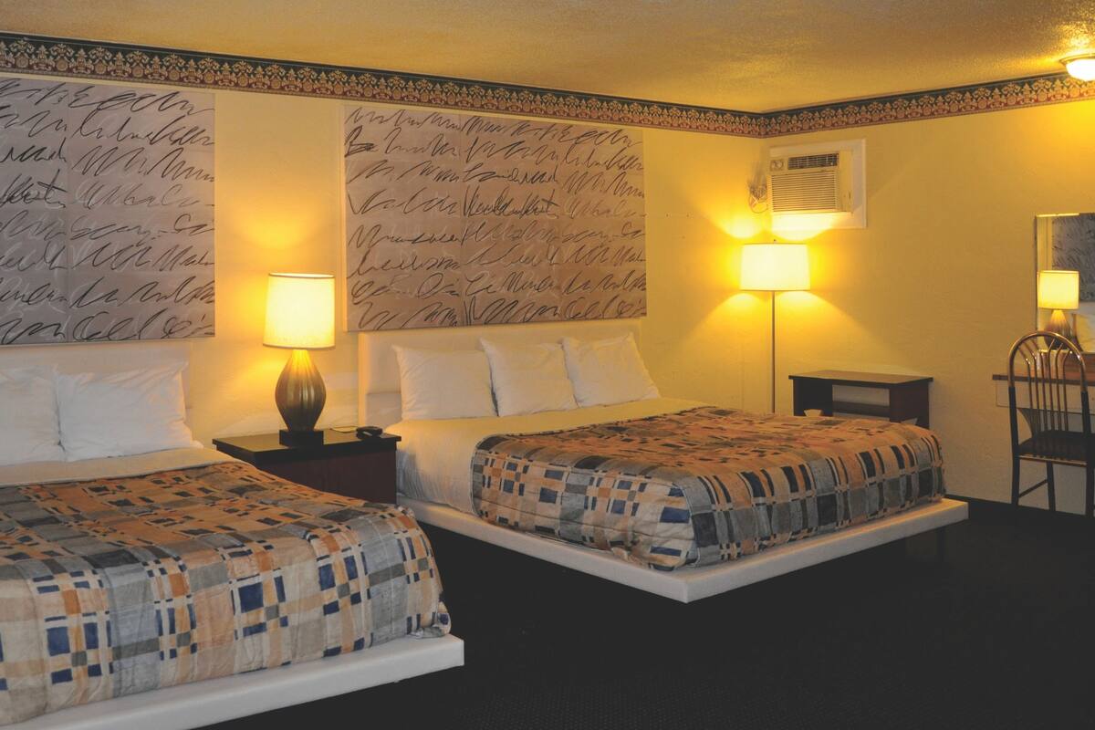 Desk, iron/ironing board, free rollaway beds, free WiFi