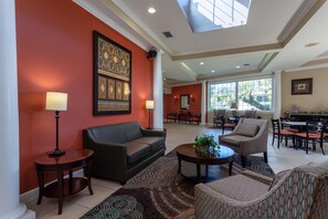 Lobby - Travelodge by Wyndham Lakeland (Lakeland)
