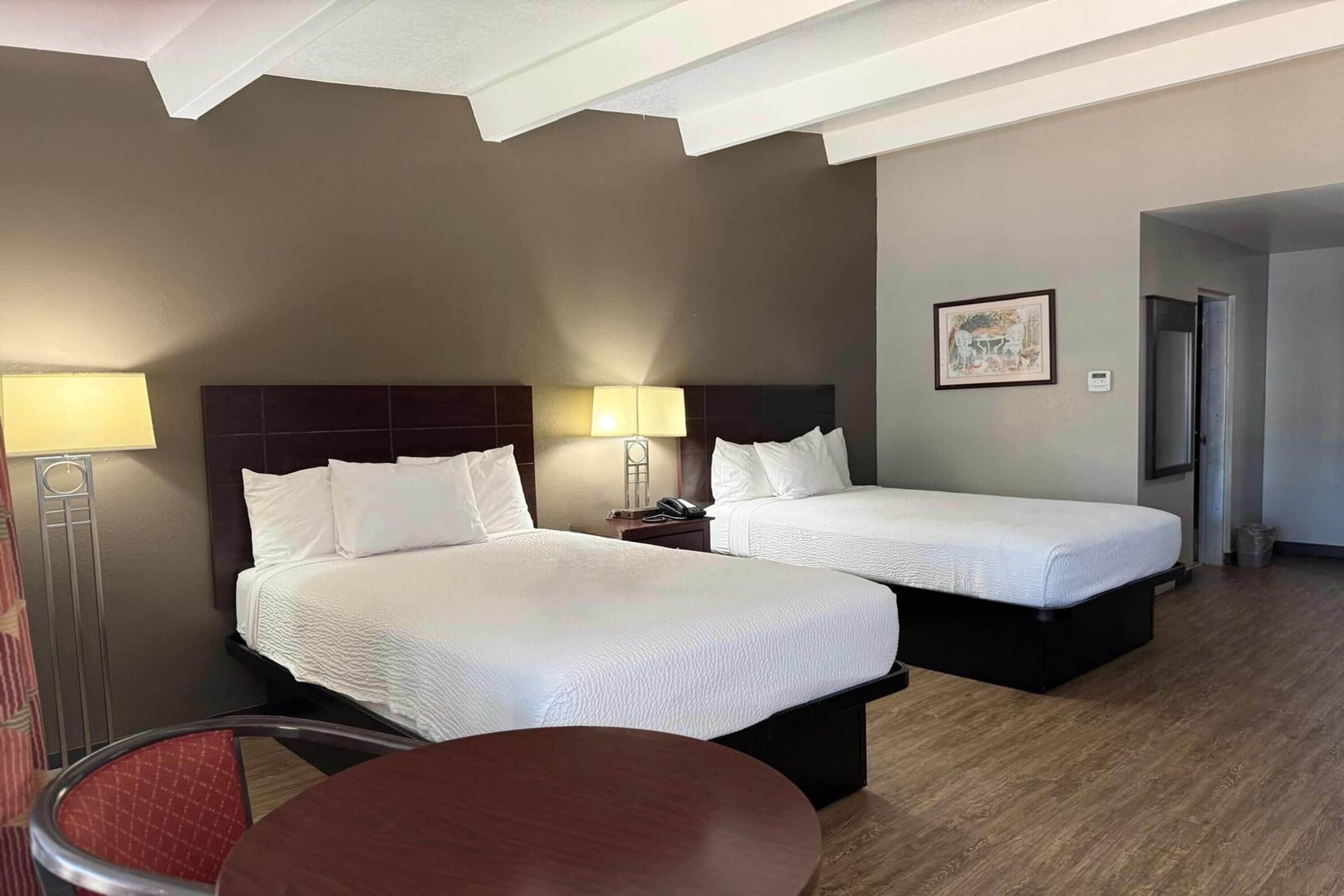 Tabla de planchar con plancha, cunas gratuitas y camas extra 