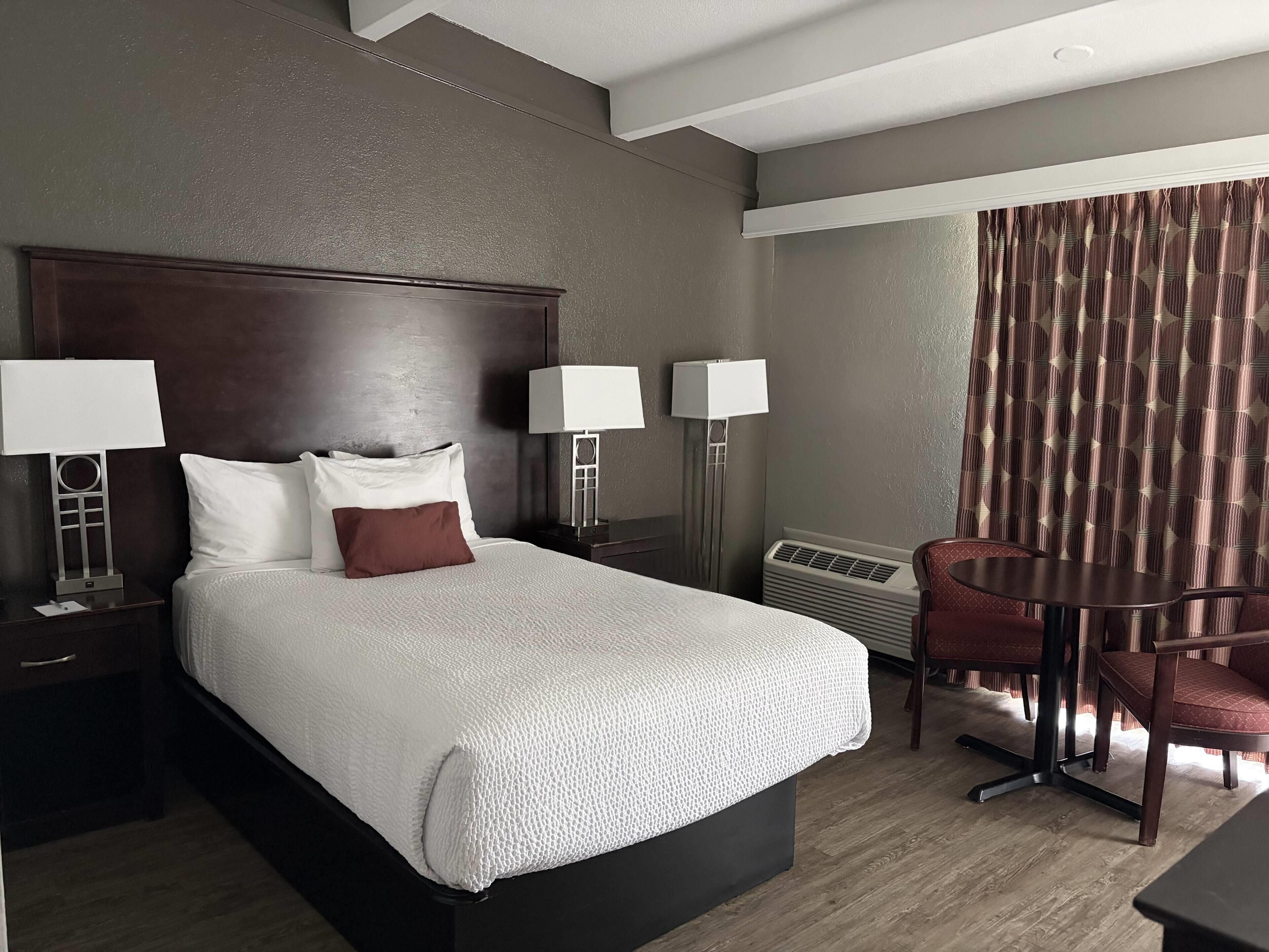 Room, 1 Double Bed, Non Smoking | Iron/ironing board, free cribs/infant beds, rollaway beds, free WiFi