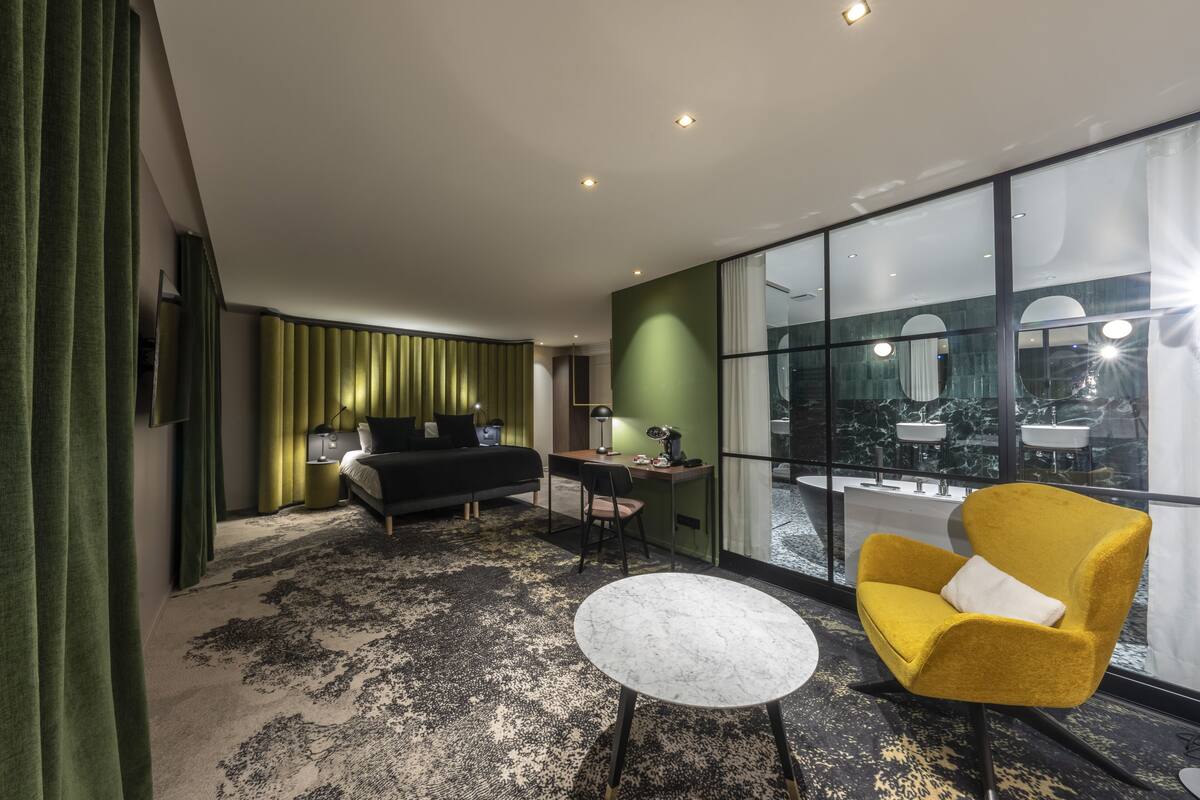 suite (suite emeraude) | premium bedding, down duvets, pillow-top beds, free minibar items