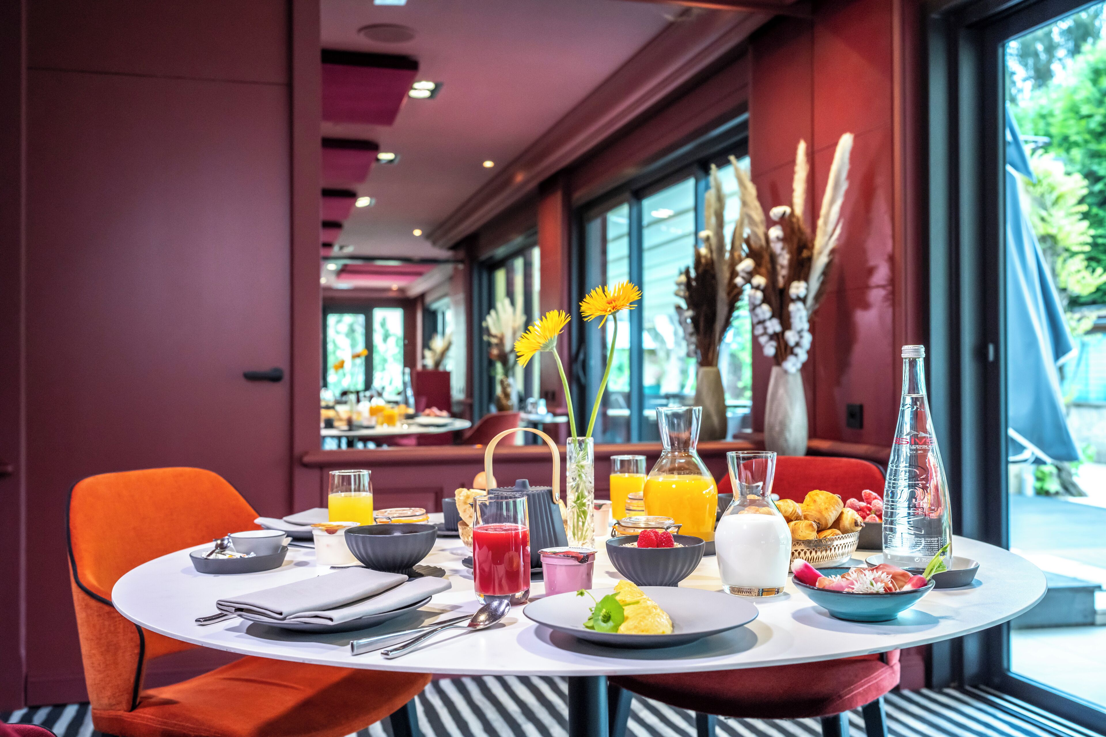 daily cooked-to-order breakfast (eur 20 per person)