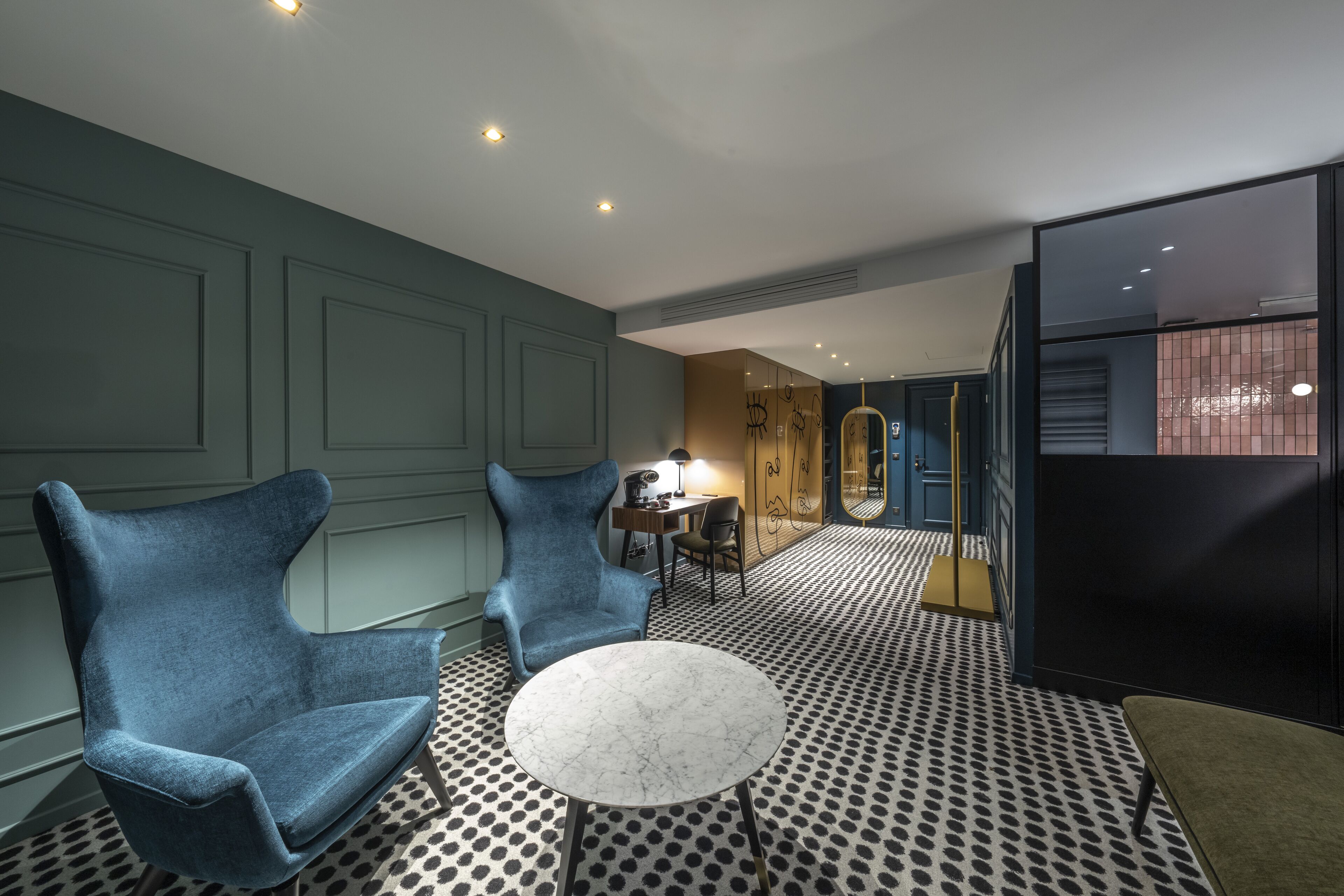 suite (suite picasso) | premium bedding, down duvets, pillow-top beds, free minibar items