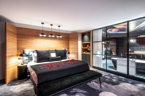 Suite (Suite Vermeer) | Premium bedding, down comforters, pillowtop beds, free minibar items - Baud Hôtel Restaurant (Bonne)