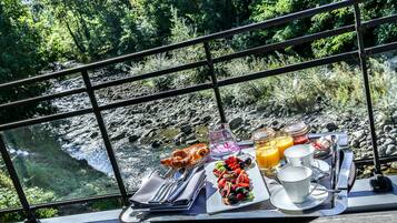 Suite (Suite Pavillon) | In-room dining