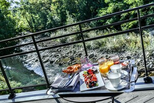 Suite (Suite Pavillon) | In-room dining