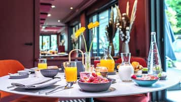 Dagelijks à la carte ontbijt (EUR 20 per persoon)