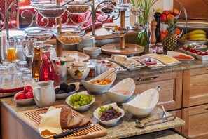 Petit déjeuner buffet (20 EUR par personne)