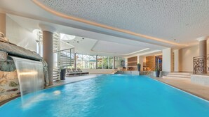 Indoor pool, pool loungers - Hotel Talhof (Wildschonau)