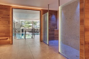 Indoor pool, sun loungers