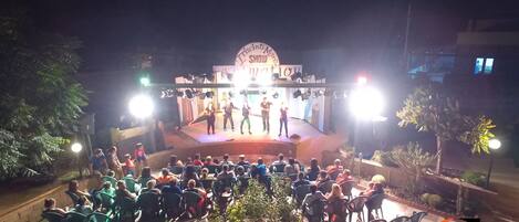 عرض مسرحي