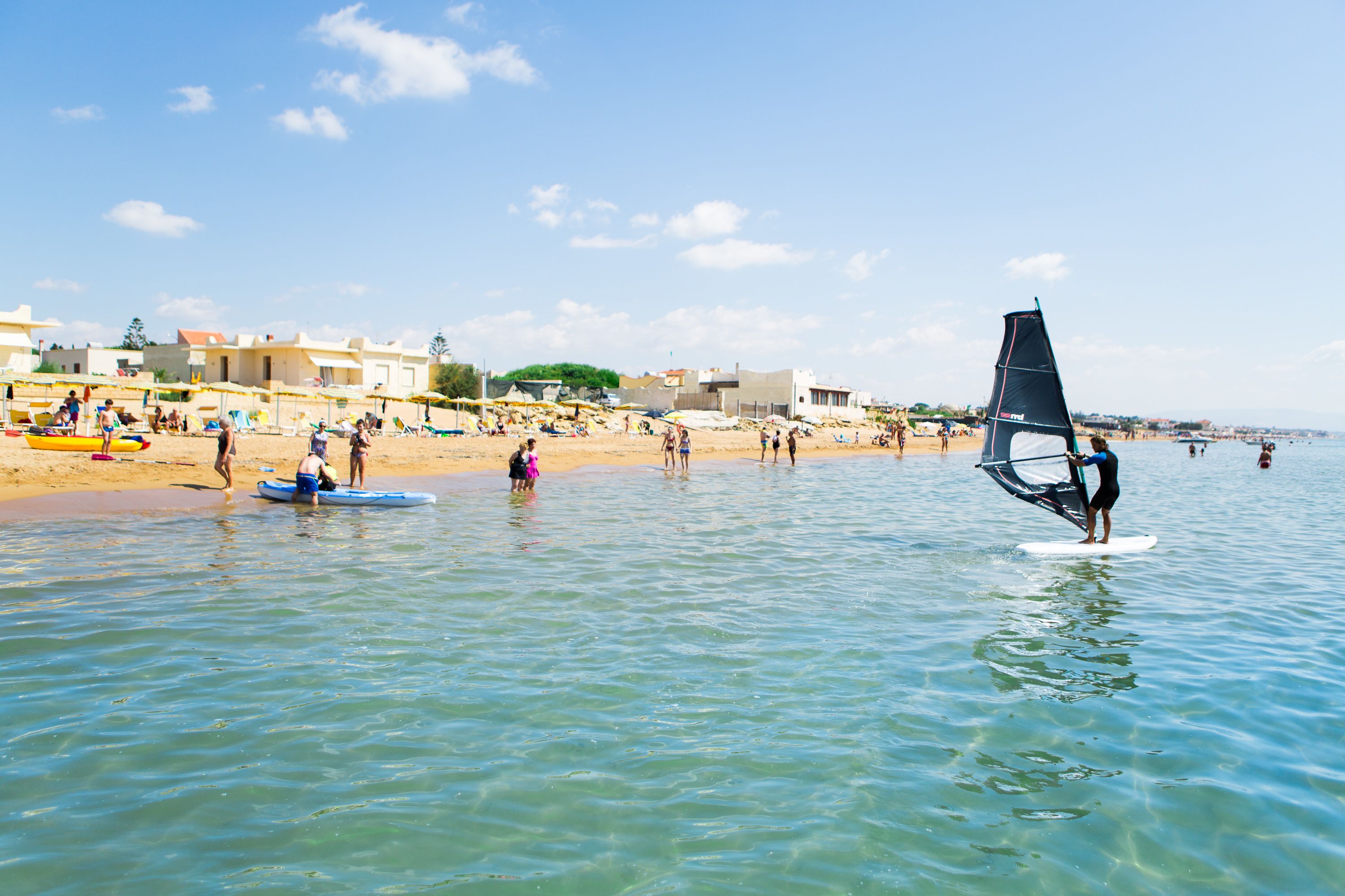Una spiaggia nelle vicinanze, windsurf, pallavolo, nautica/canottaggio