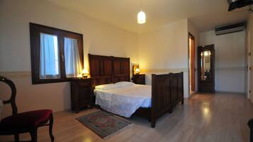 Superior Double or Twin Room, Private Bathroom, Canal View | In-room safe, desk, free WiFi, bed sheets