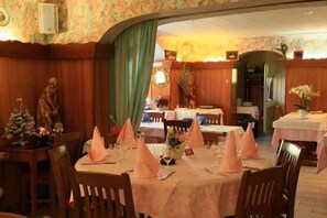 Breakfast, lunch and dinner served  - Bon Séjour Hotel (Thollon-les-Memises)