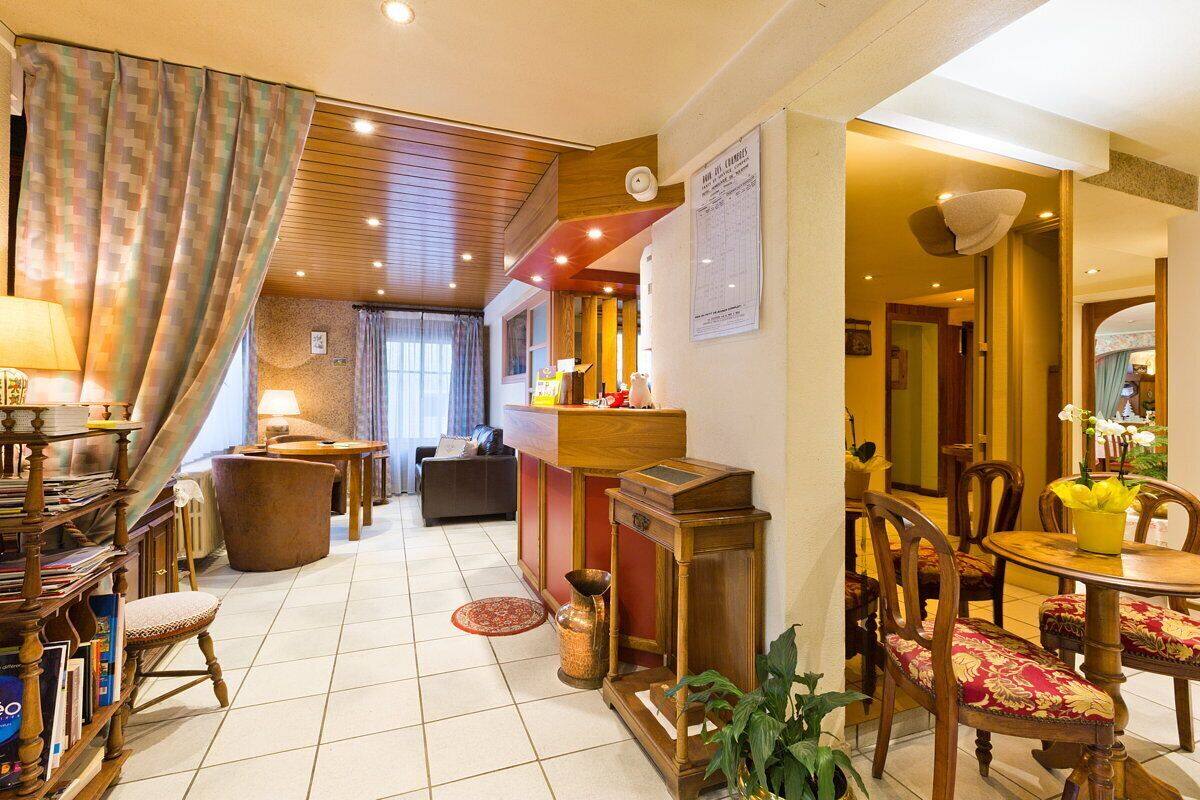 daily continental breakfast (eur 9.50 per person)