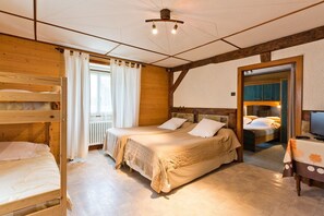 مكواة/لوح كي وأسرّة أطفال/رضّع (مجانًا) وأسرّة قابلة للطي