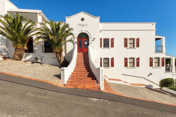 Front of property - Berg en Zee Guesthouse (Cape Town)