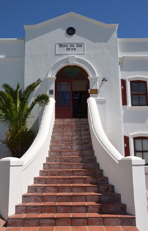 Front of property - Berg en Zee Guesthouse (Cape Town)