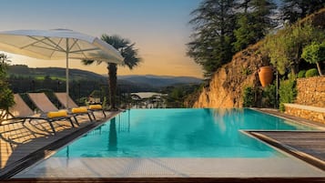 Piscine extérieure (ouverte en saison)