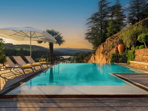 Seasonal outdoor pool - Auberge du Lac (Savas)