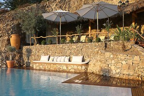 Seasonal outdoor pool - Auberge du Lac (Savas)