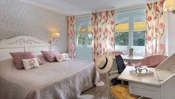 Classic Double Room | In-room safe, individually decorated, individually furnished