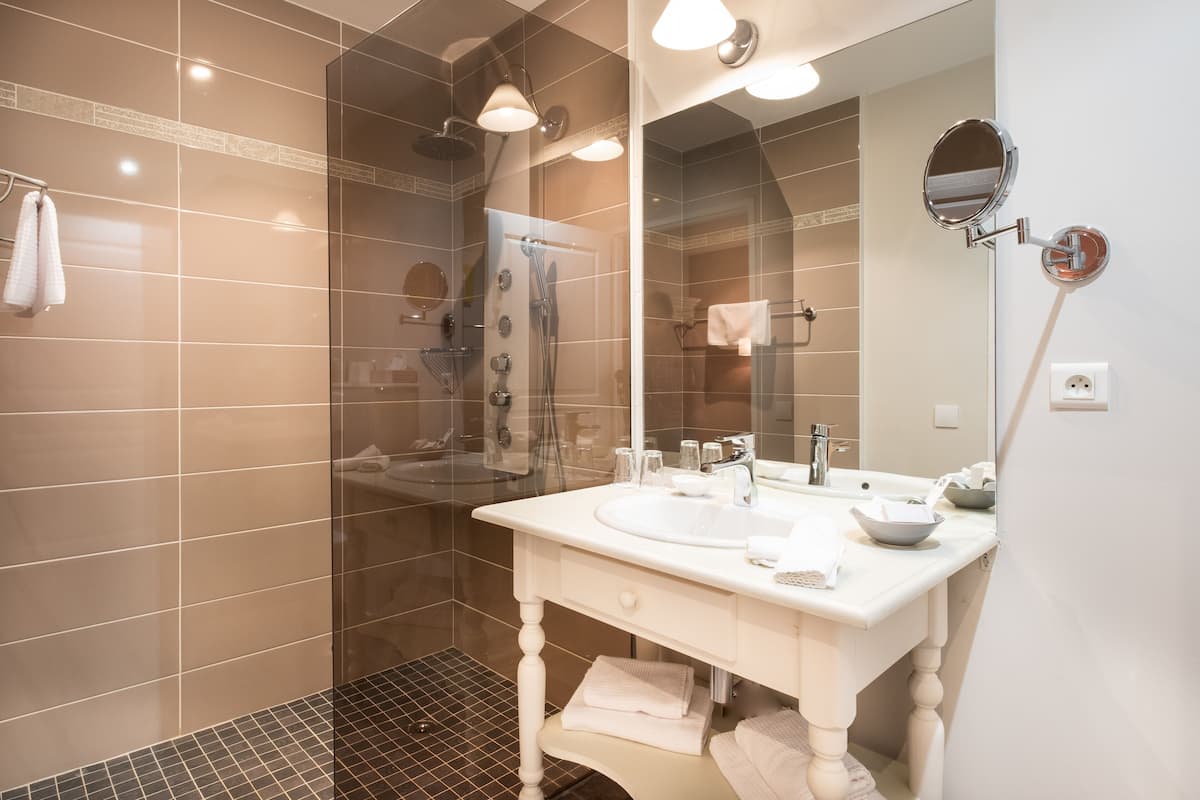 double room, terrace | bathroom | hair dryer, bathrobes, slippers, towels