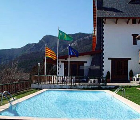 Outdoor pool, open 8:00 AM to 8:00 PM, sun loungers