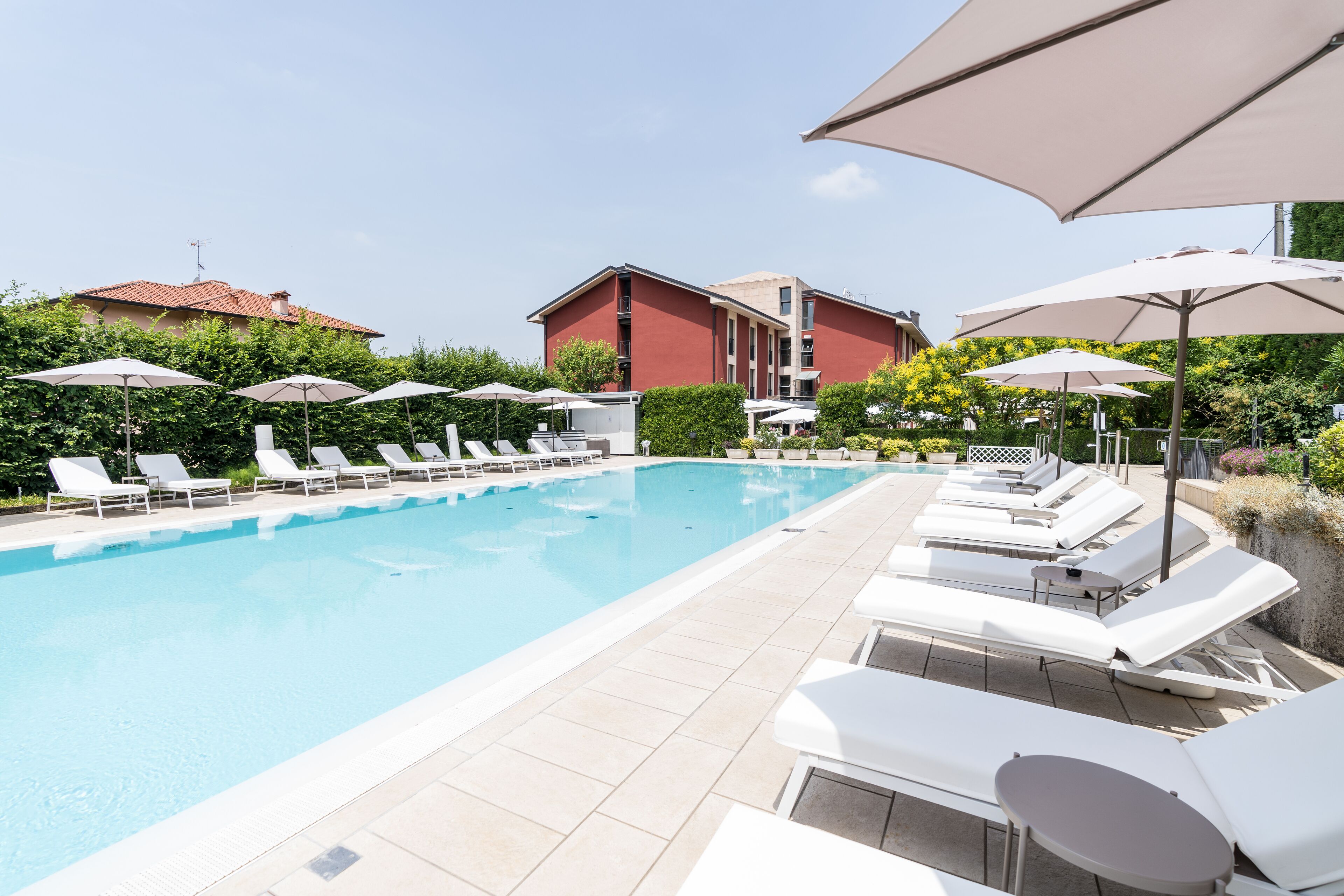 Seasonal outdoor pool, pool umbrellas, sun loungers
