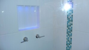 Dusche im Bad