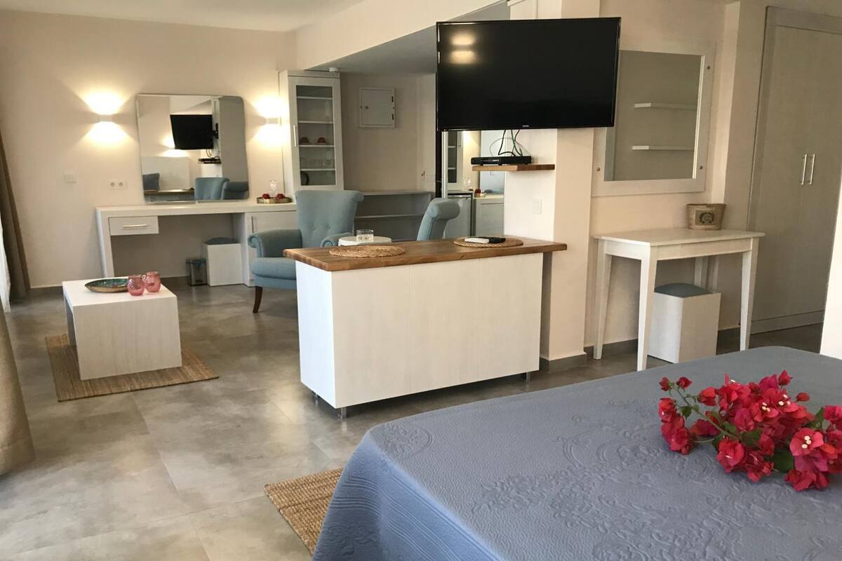 Select Comfort beds, minibar, in-room safe, individually decorated