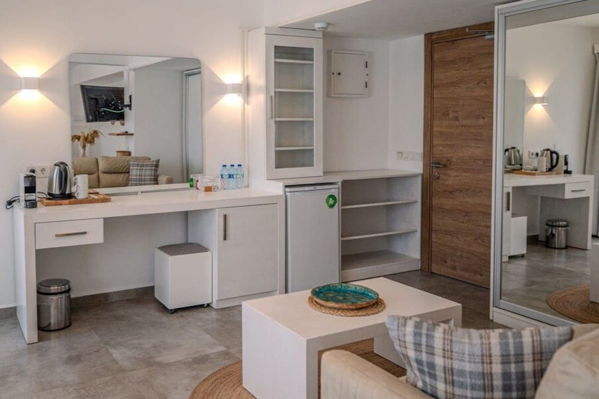 Colchones Select Comfort, minibar y caja de seguridad en la habitación