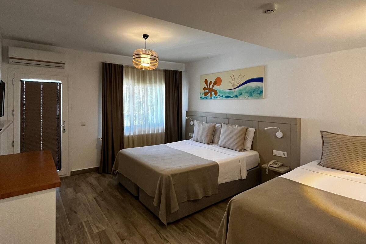 standard triple room | select comfort beds, minibar, in-room safe, individually decorated