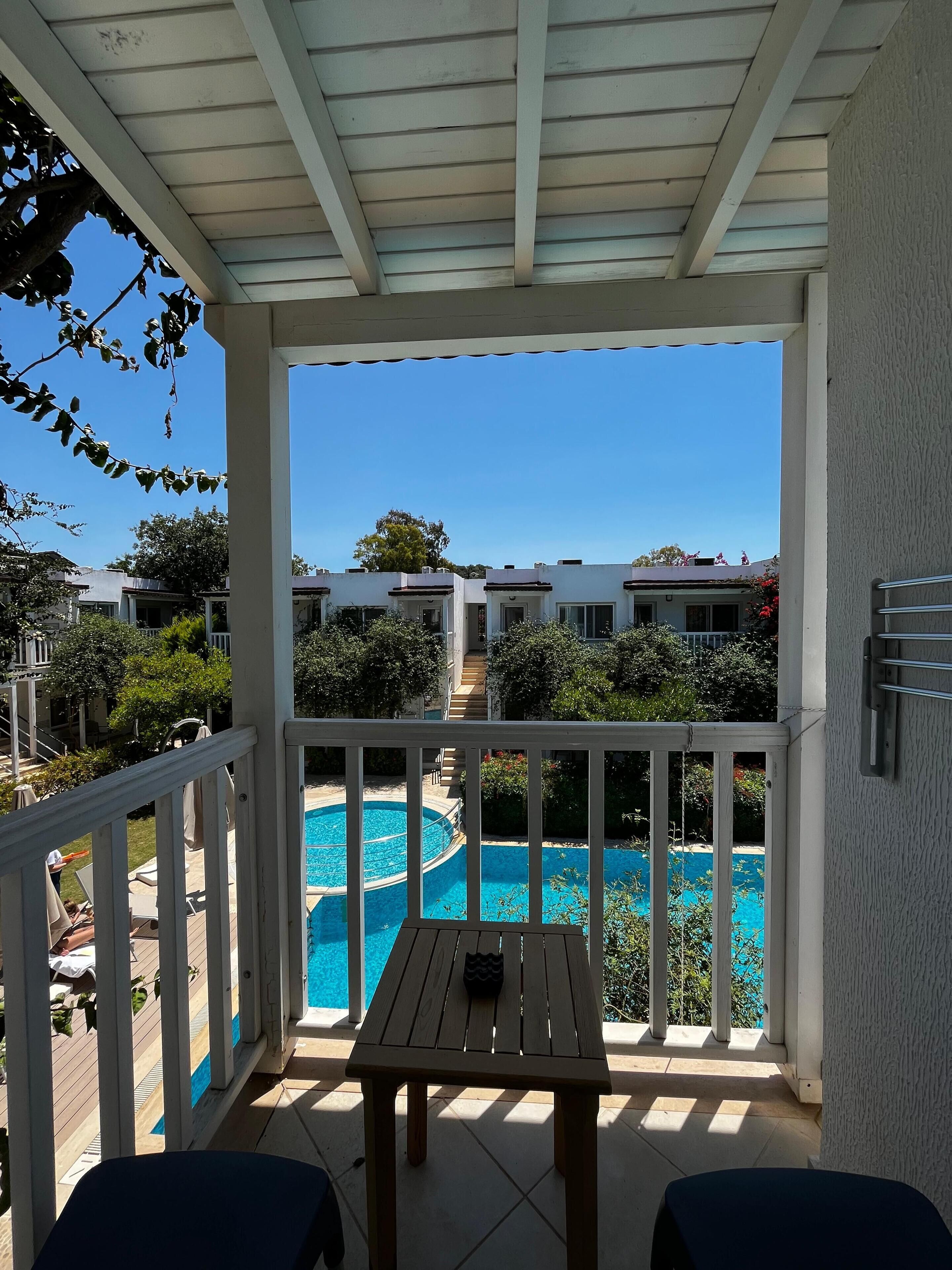 スタンダード シングルルーム (Single Use) | セレクト コンフォート製ベッド、ミニバー、セーフティボックス (室内)、客室ごとに異なる装飾