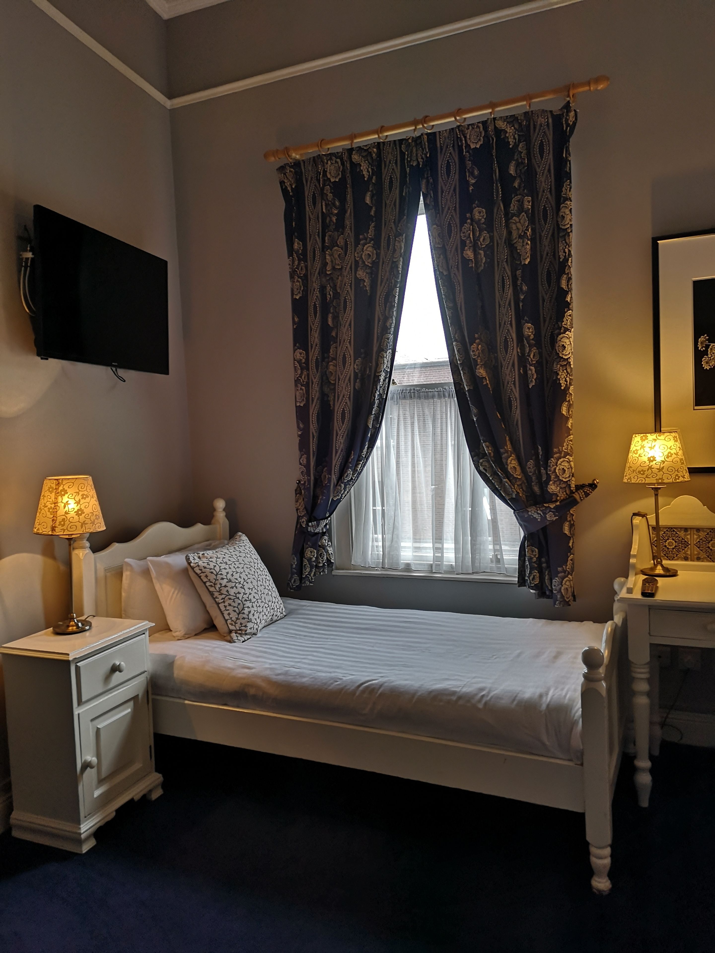 Photo - O'Neills Victorian Pub & Townhouse