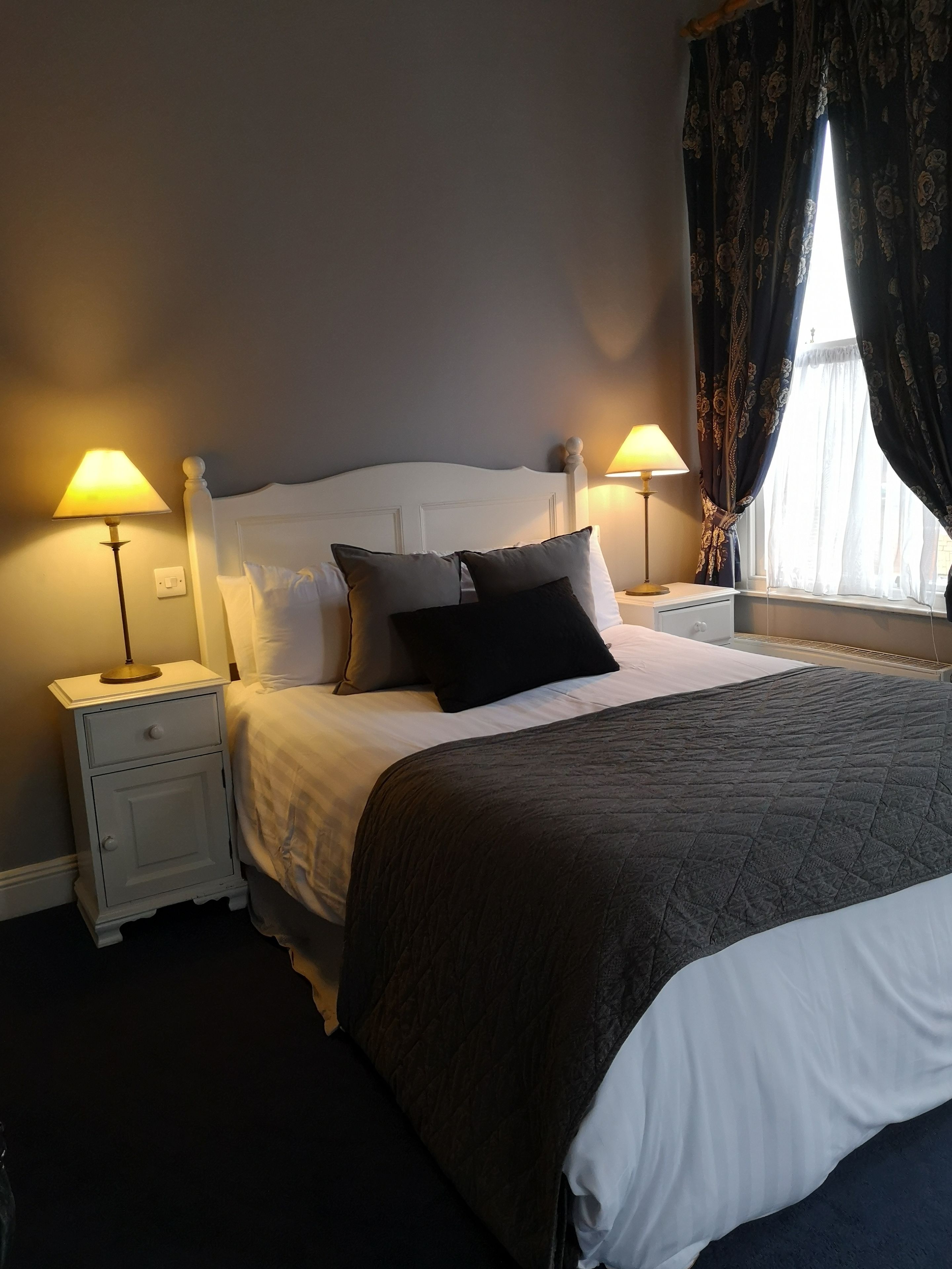 Photo - O'Neills Victorian Pub & Townhouse