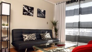 Apartamento, 1 habitación | Zona de estar | Una televisión LCD