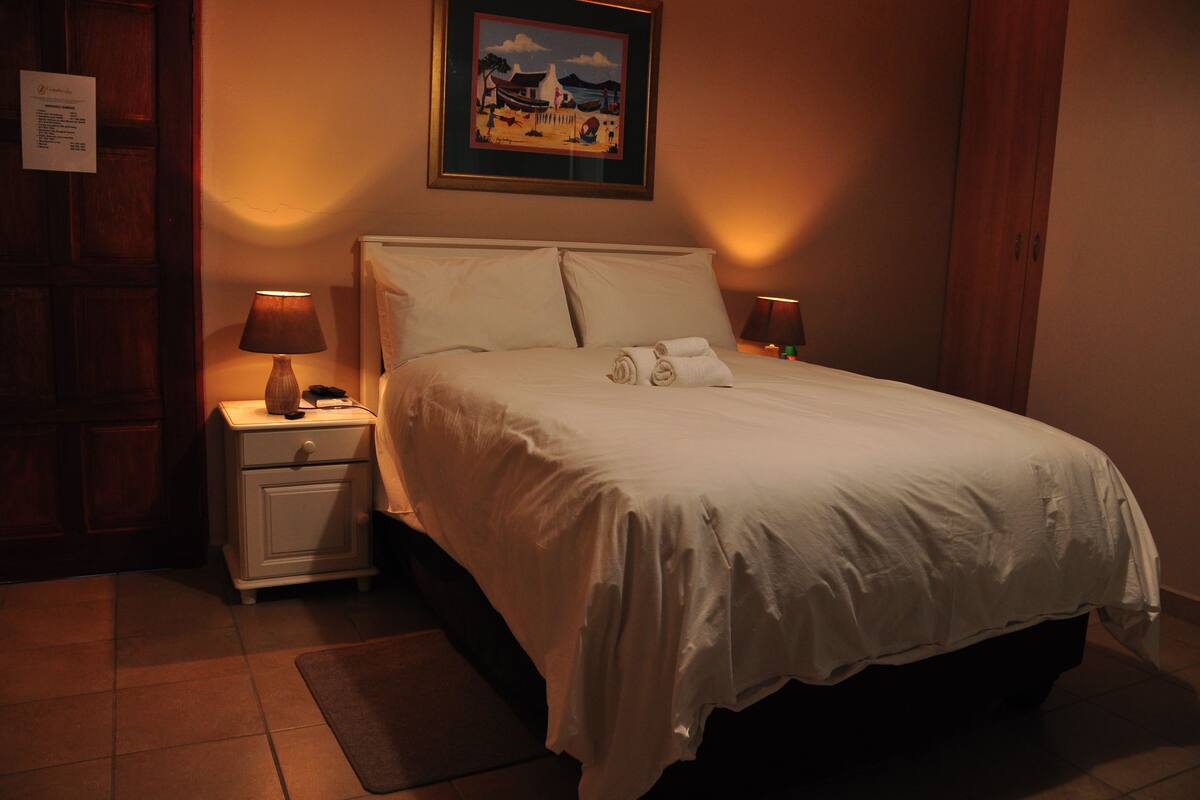 Premium bedding, in-room safe, desk, laptop workspace