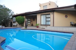 Outdoor pool - Woodpecker's Inn (Kempton Park)