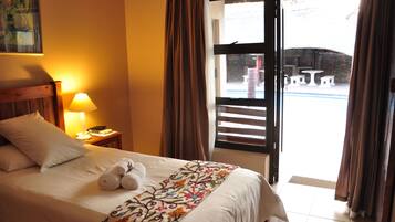 Single rooms | Peralatan tempat tidur premium, peti besi dalam bilik