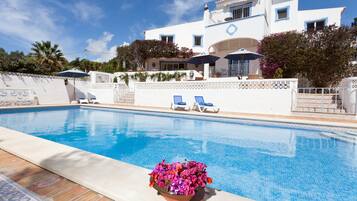 Outdoor pool, pool umbrellas