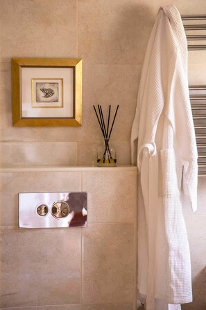 Egyptian cotton sheets, premium bedding, pillowtop beds, minibar - Quinta Bonita Luxury Boutique Hotel (Lagos)