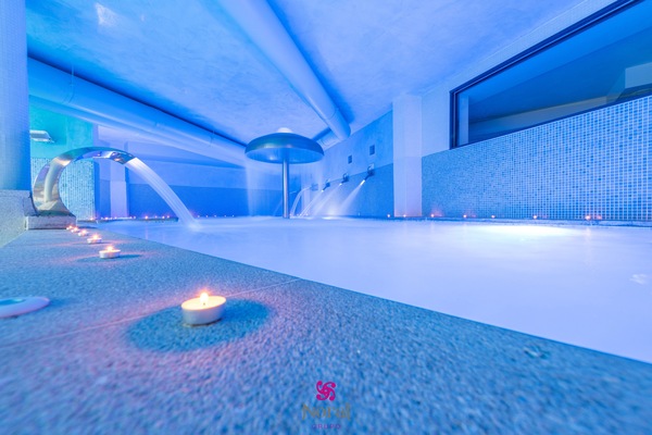 Couples treatment rooms, sauna, hot tub, Turkish bath, body treatments
