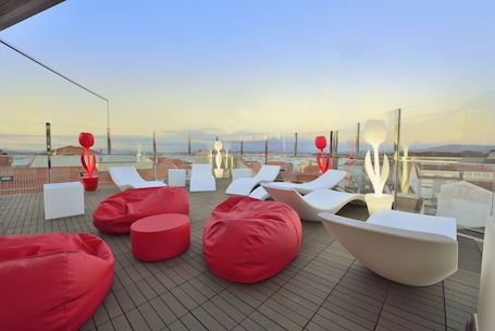 Porche. Hotel Norat Marina & Spa