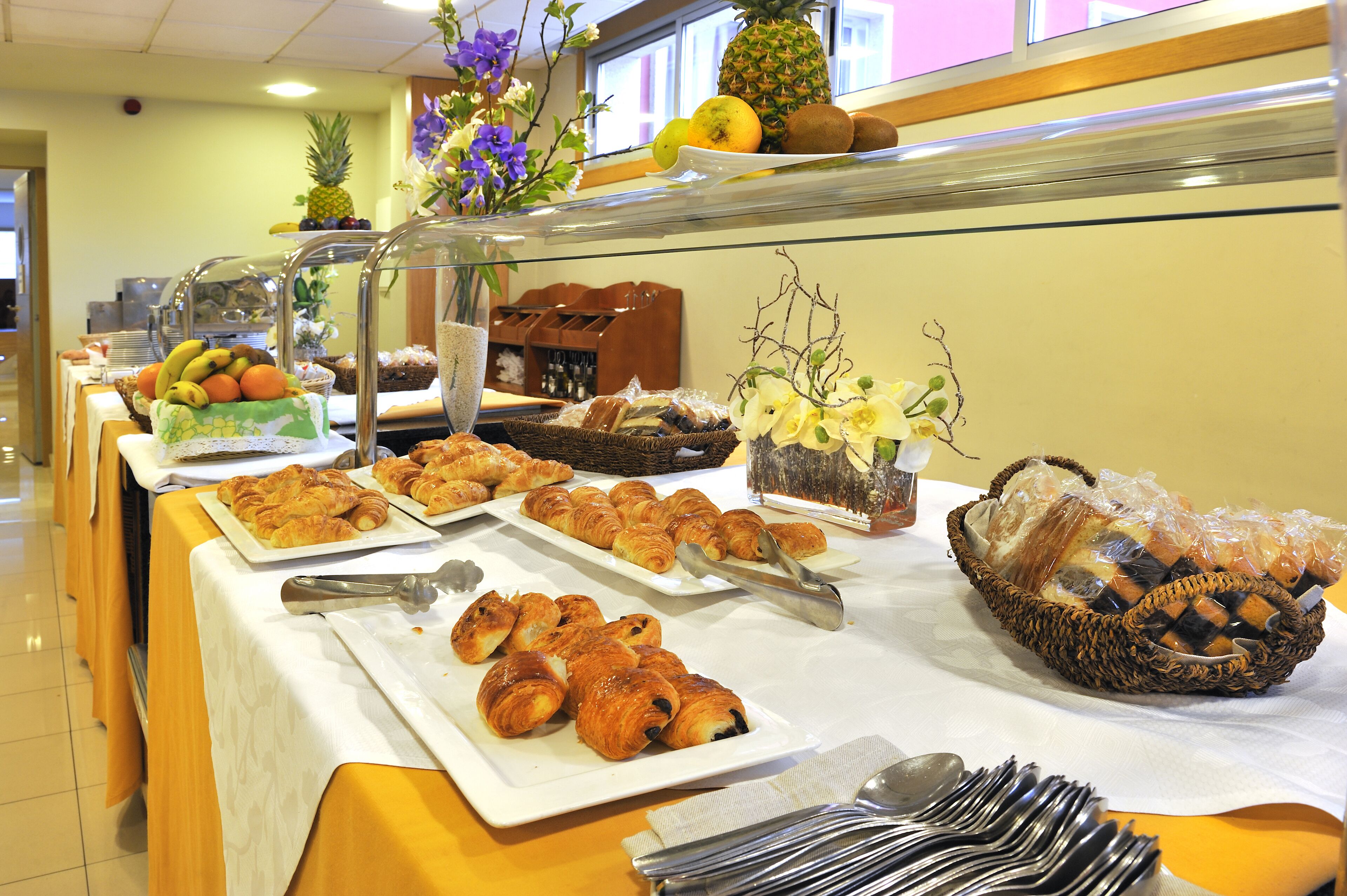 Daily buffet breakfast (EUR 10 per person)
