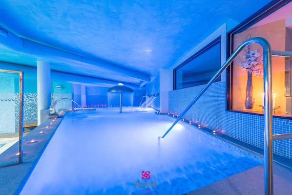Double Room ( Spa Credit ) | Spa | Salas de tratamiento para parejas, sauna y tina de hidromasaje 