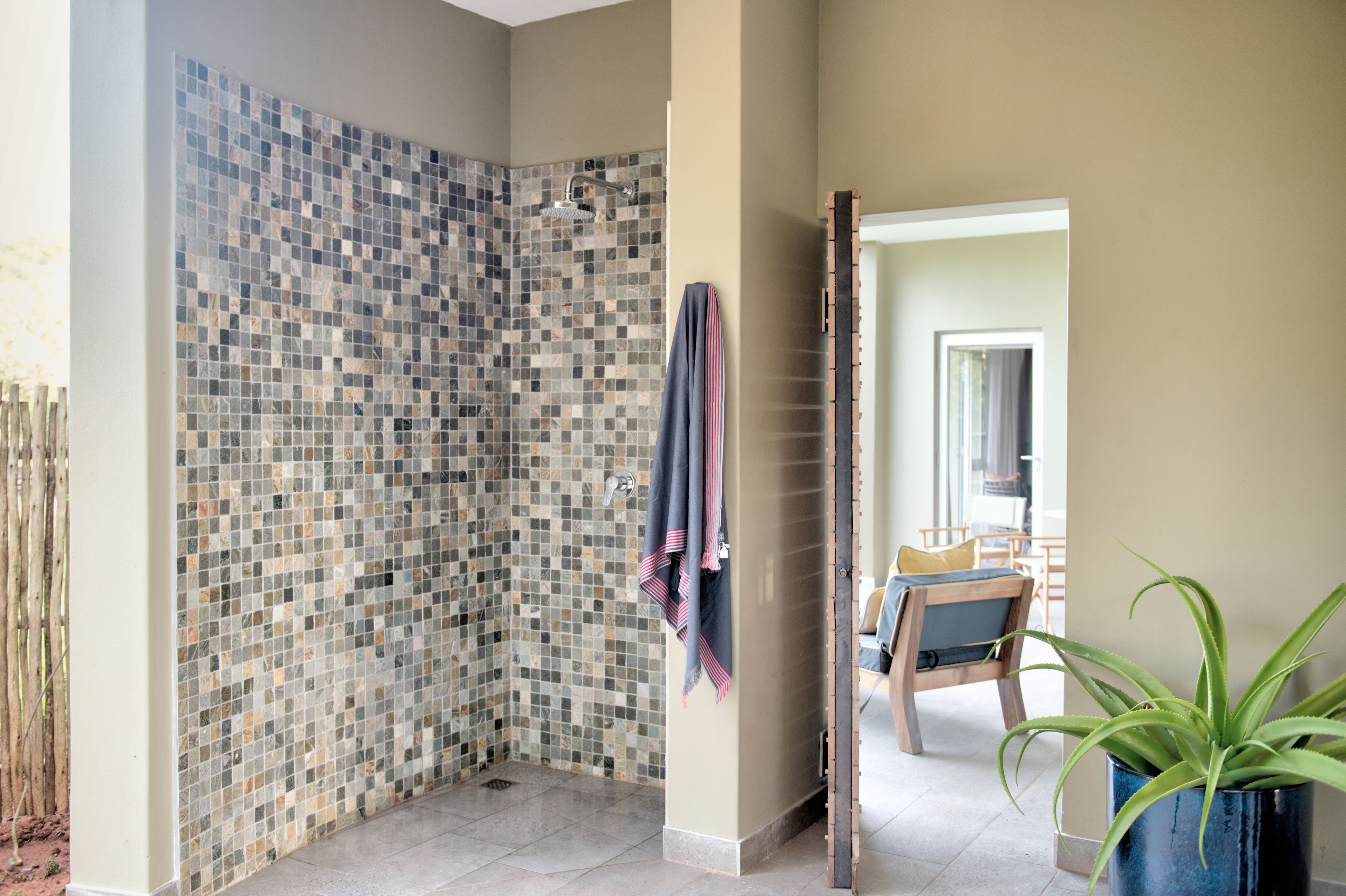 gaza suite | bathroom shower